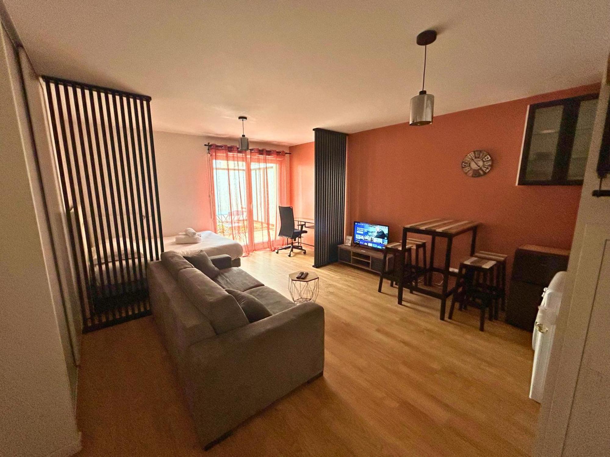 Studio Spacieux 4 Personnes Avec Terrasse Privee & Bureau - Gare A 4Min, Paris En 30Min วิลลิเยร์-ซูร์-มาร์น ภายนอก รูปภาพ