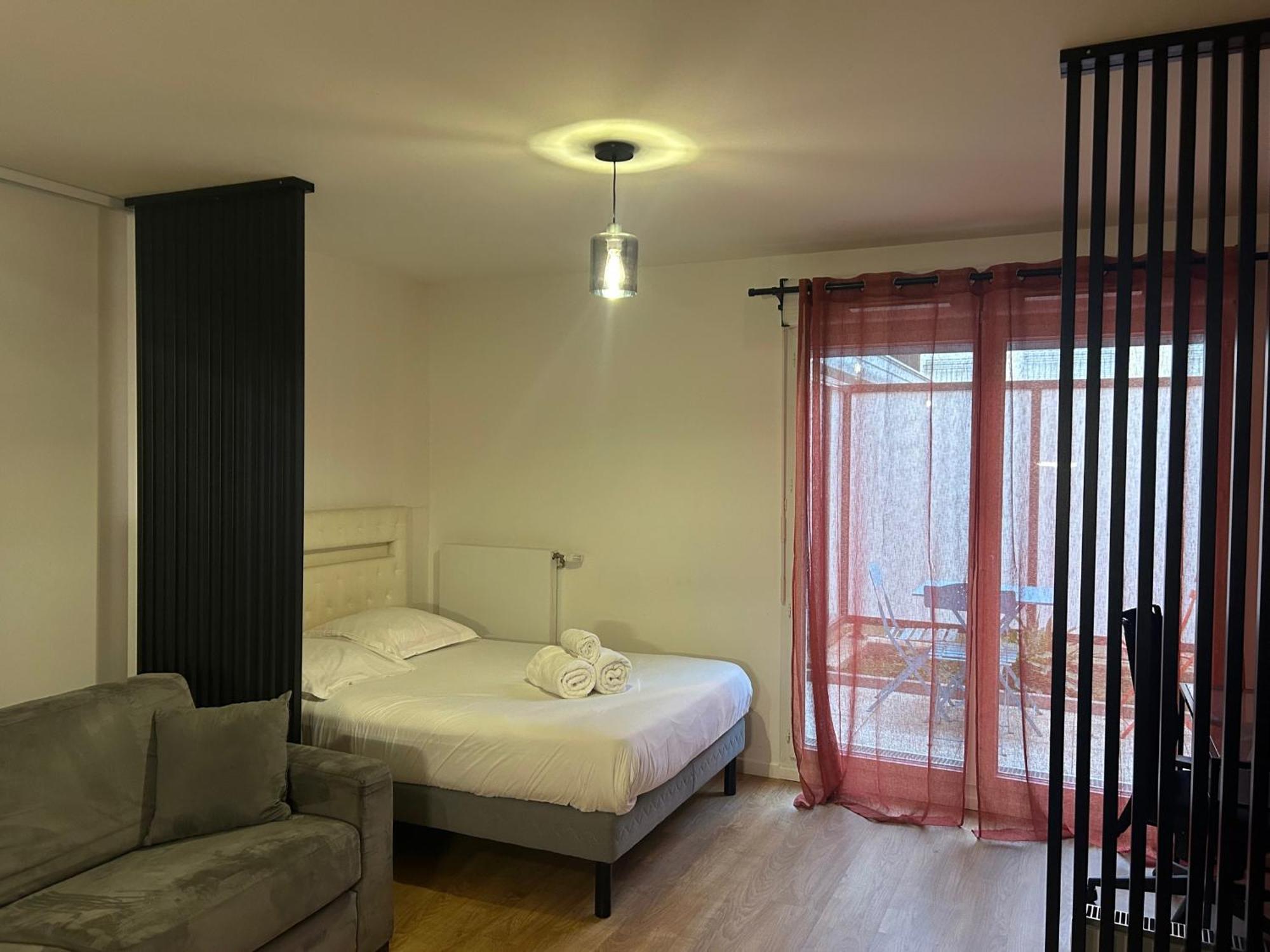 Studio Spacieux 4 Personnes Avec Terrasse Privee & Bureau - Gare A 4Min, Paris En 30Min วิลลิเยร์-ซูร์-มาร์น ภายนอก รูปภาพ